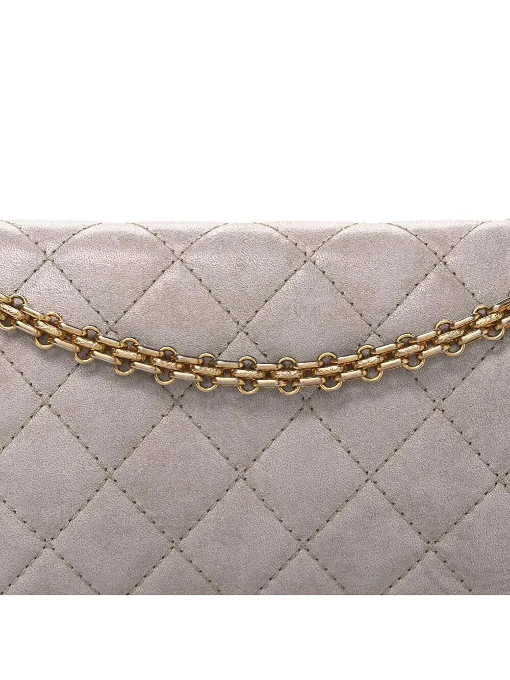 CHANEL indulge timeless